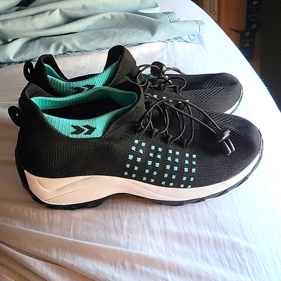 Ortho Stretch Sneaker - Picture 3 of 10